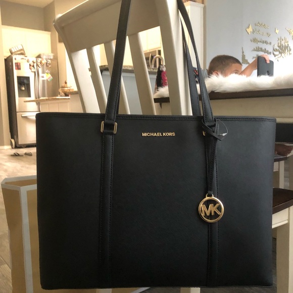 Michael Kors Handbags - New Mk Black Large Zipper Tote
